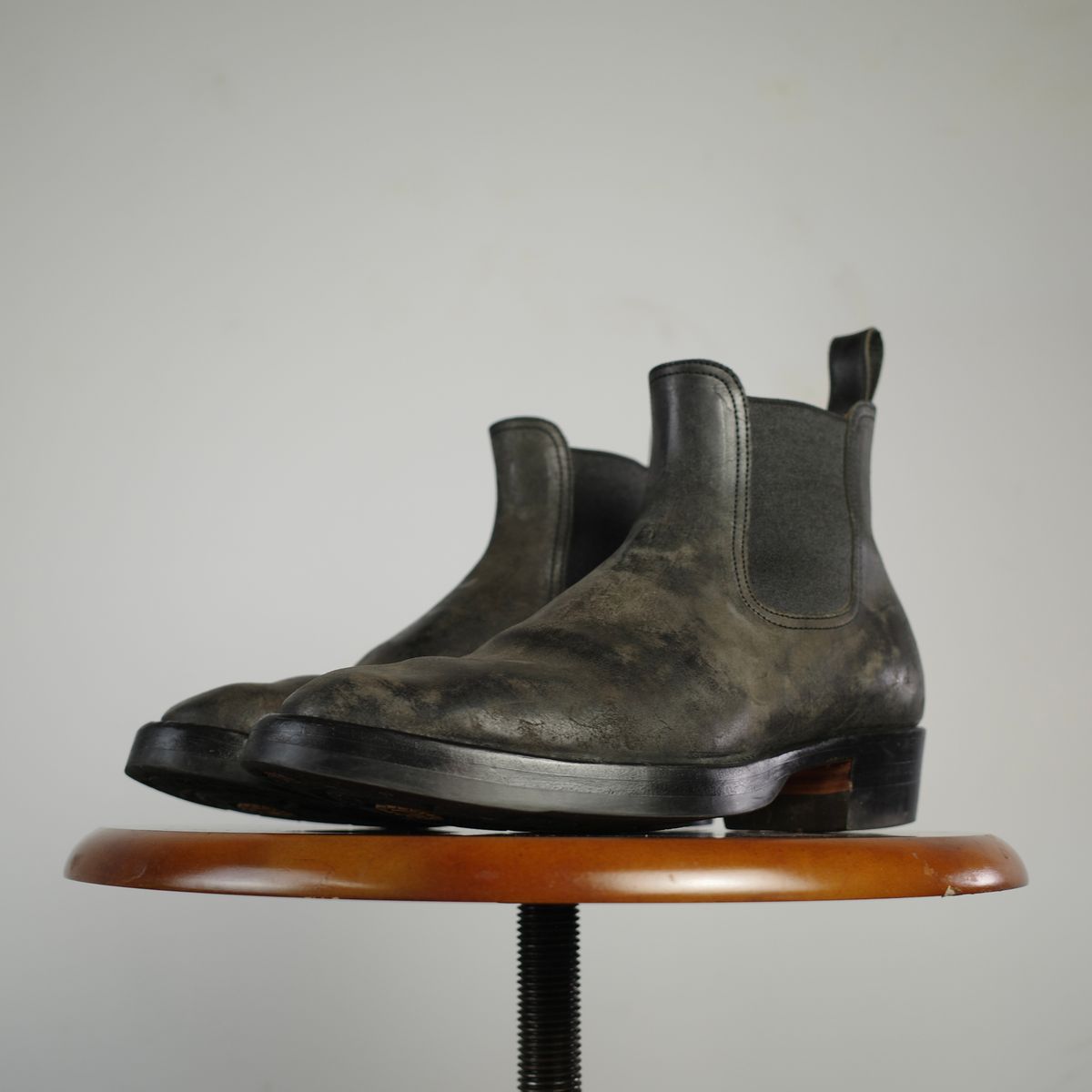 Photo by niku on December 30, 2025 of the Briselblack The Seventh Chelsea Boot in Maryam Black Waxed Reverse Horsebutt.