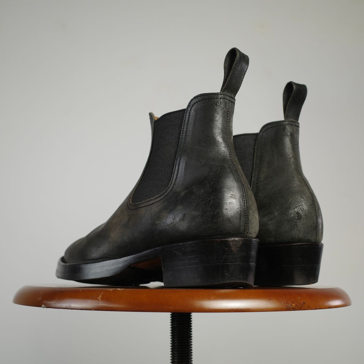 Photo by niku on December 30, 2025 of the Briselblack The Seventh Chelsea Boot in Maryam Black Waxed Reverse Horsebutt.