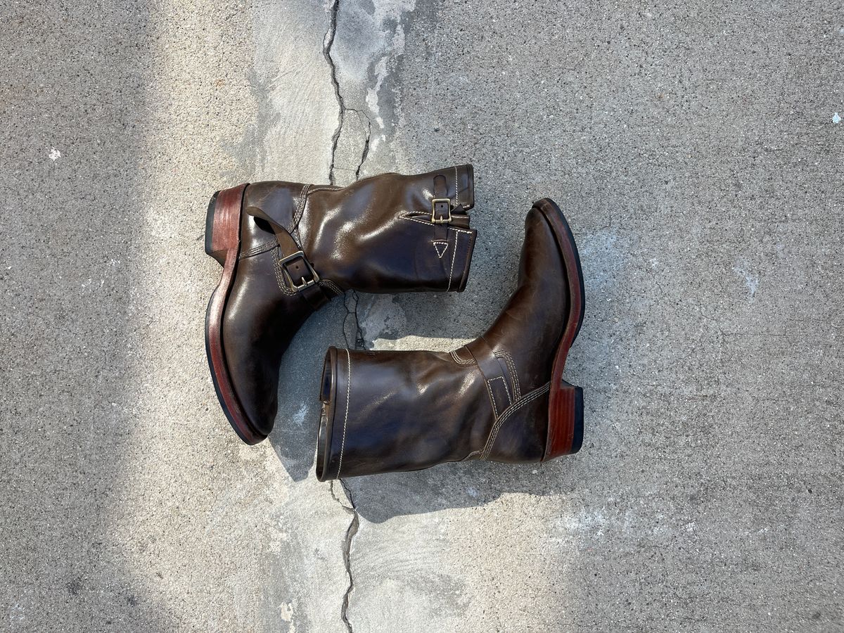 Photo by niku on September 17, 2025 of the Willie's Handmade Boots Engineer in Maryam Graphite Horsebutt.