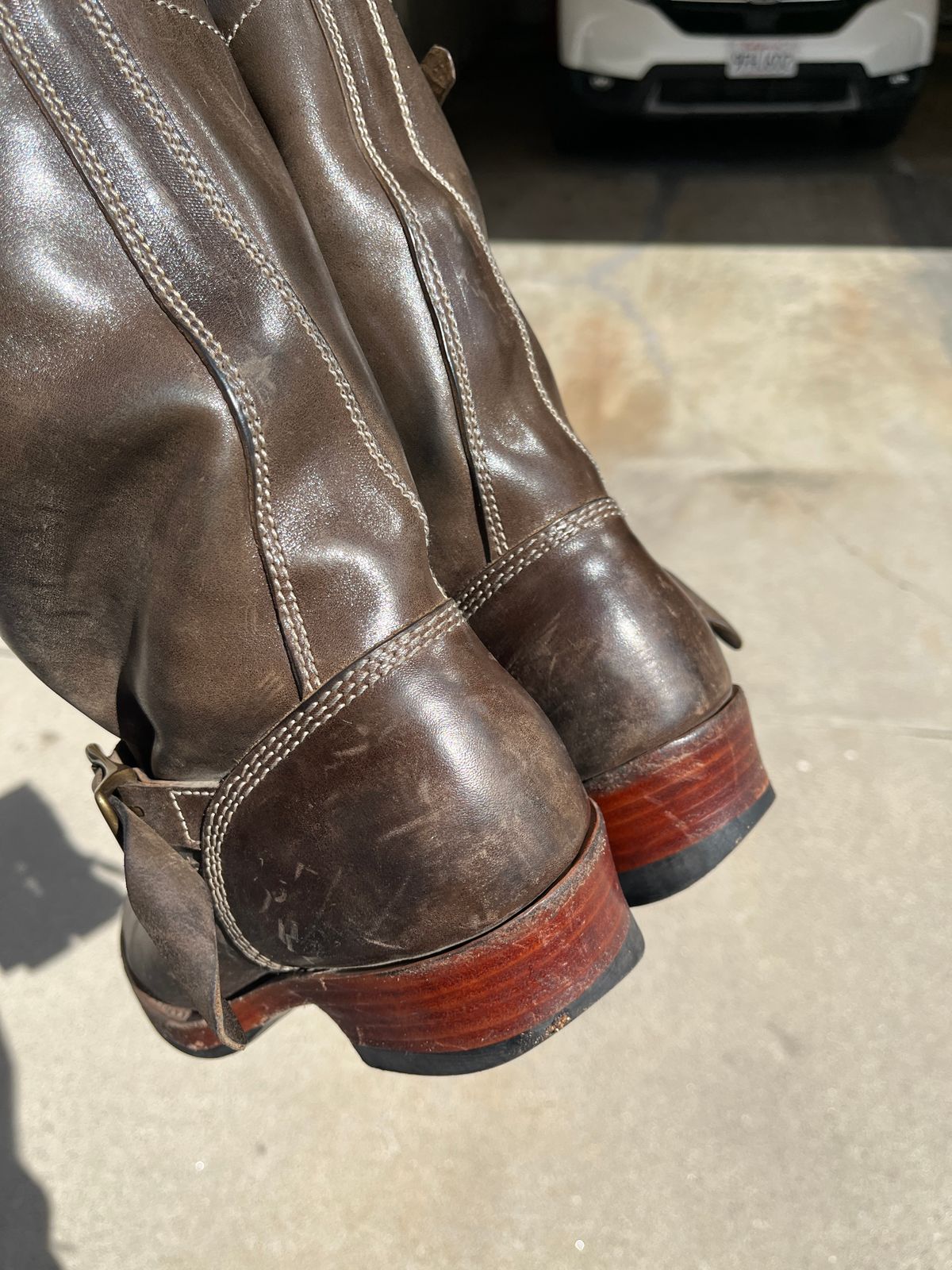 Photo by niku on September 17, 2025 of the Willie's Handmade Boots Engineer in Maryam Graphite Horsebutt.