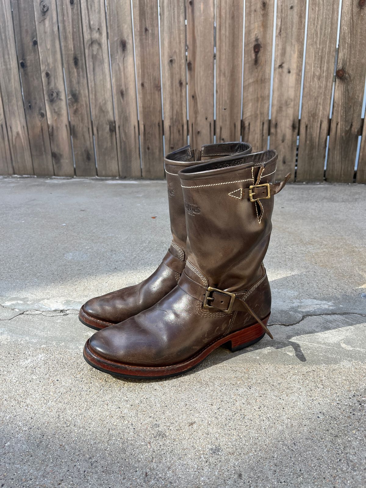 Photo by niku on September 17, 2025 of the Willie's Handmade Boots Engineer in Maryam Graphite Horsebutt.