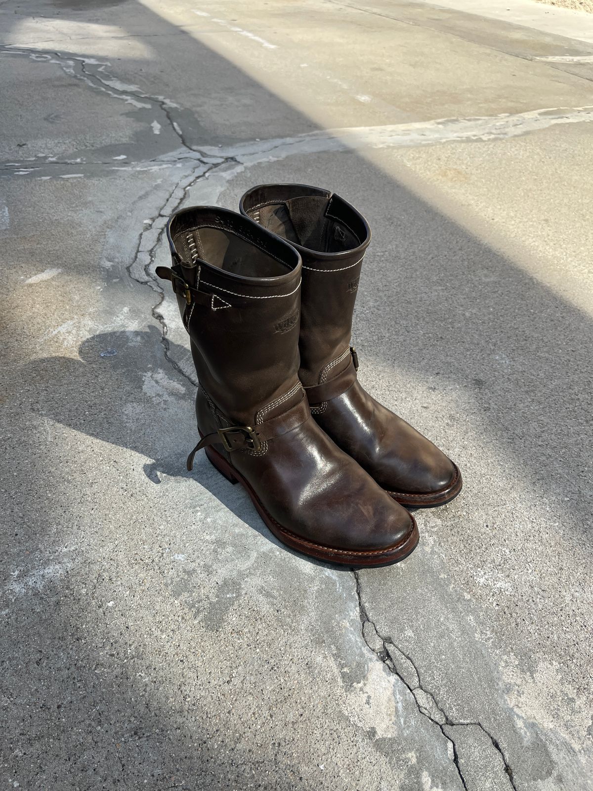 Photo by niku on September 17, 2025 of the Willie's Handmade Boots Engineer in Maryam Graphite Horsebutt.