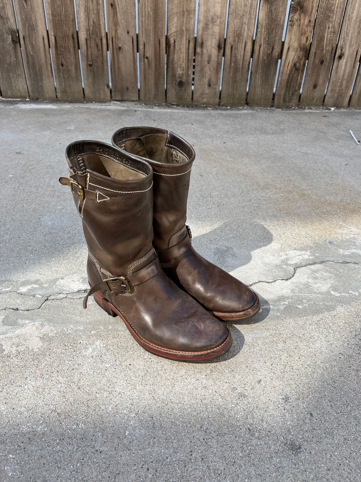 Photo by niku on September 17, 2025 of the Willie's Handmade Boots Engineer in Maryam Graphite Horsebutt.
