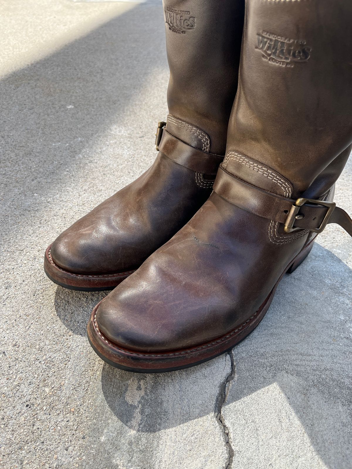 Photo by niku on September 17, 2025 of the Willie's Handmade Boots Engineer in Maryam Graphite Horsebutt.