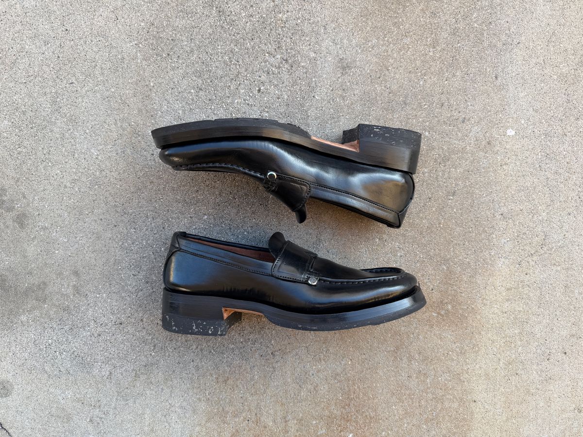Photo by niku on December 15, 2025 of the Crux Deluxe Dark 'n Stormy Horsebutt Loafers in Guidi Horsebutt.