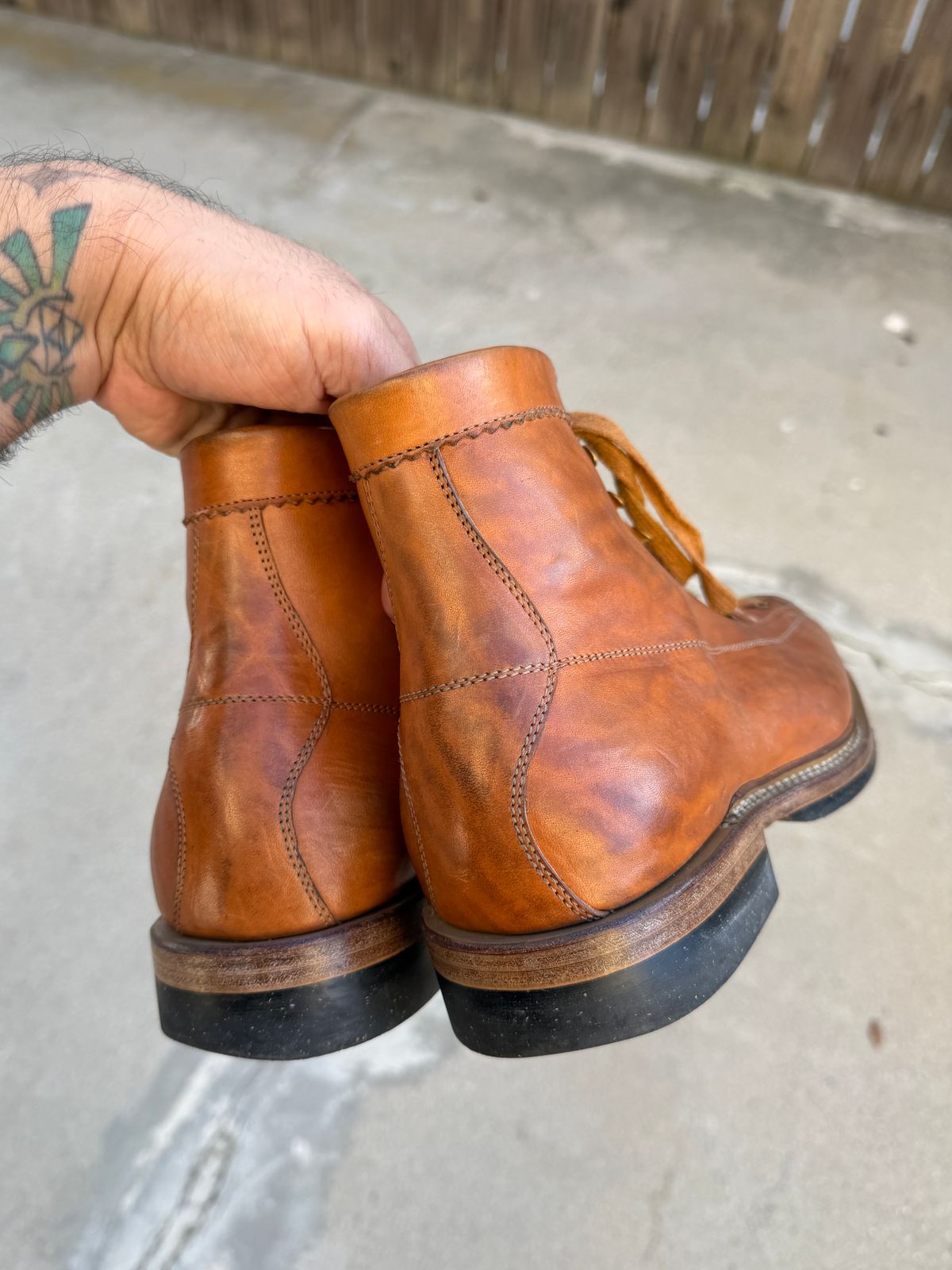 Photo by niku on December 4, 2025 of the Sagara Cordmaster in Maryam Natural Horsebutt.