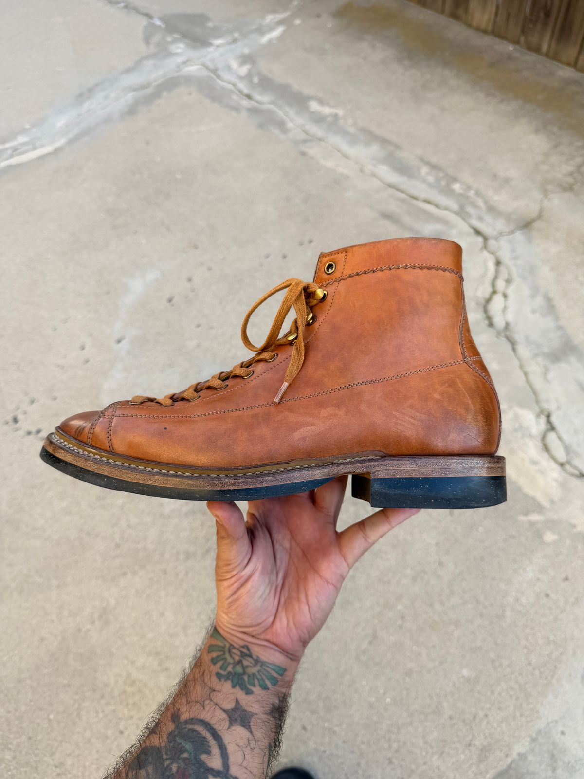 Photo by niku on December 4, 2025 of the Sagara Cordmaster in Maryam Natural Horsebutt.