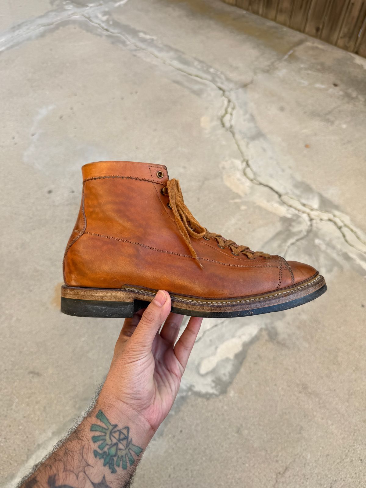 Photo by niku on December 4, 2025 of the Sagara Cordmaster in Maryam Natural Horsebutt.