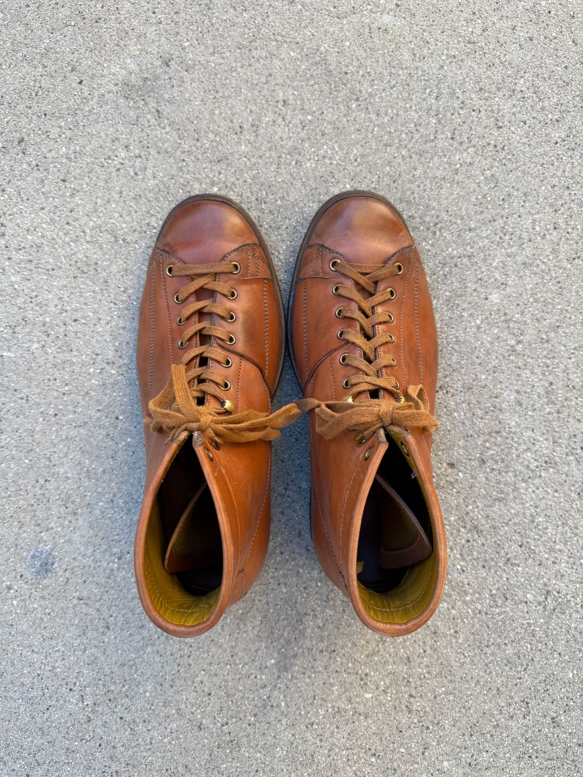 Photo by niku on December 4, 2025 of the Sagara Cordmaster in Maryam Natural Horsebutt.