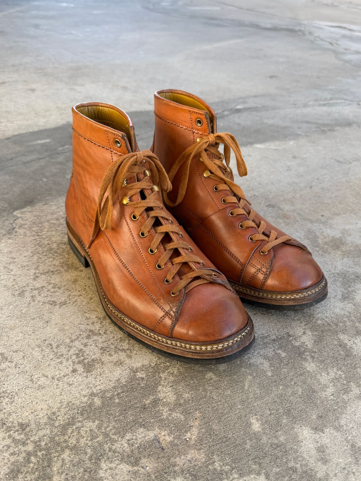 Photo by niku on December 4, 2025 of the Sagara Cordmaster in Maryam Natural Horsebutt.