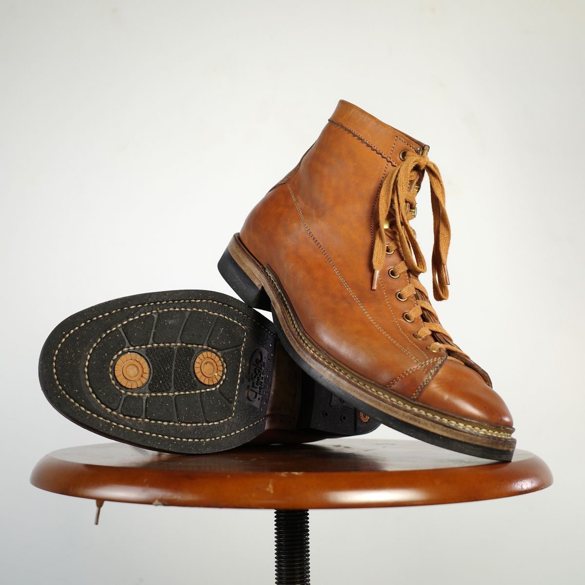 Photo by niku on December 30, 2025 of the Sagara Cordmaster in Maryam Natural Horsebutt.