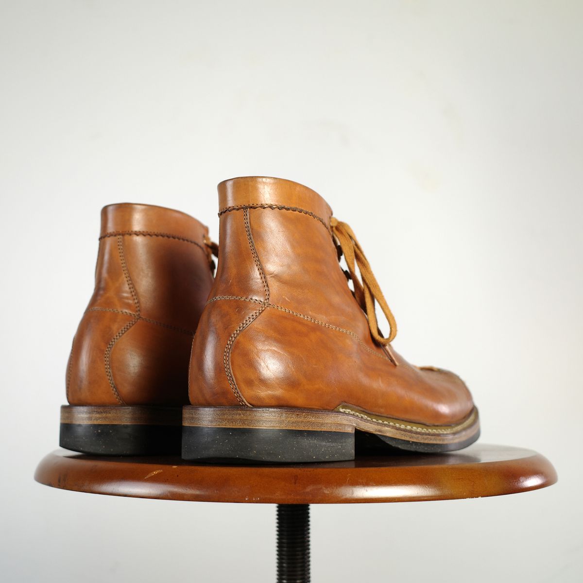 Photo by niku on December 30, 2025 of the Sagara Cordmaster in Maryam Natural Horsebutt.