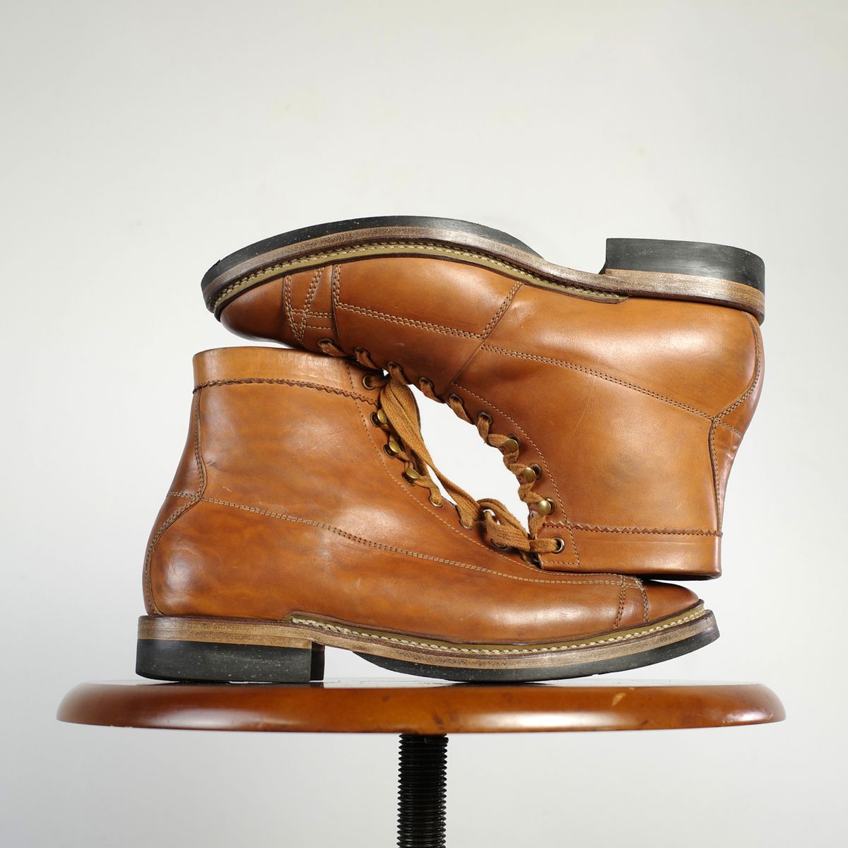 Photo by niku on December 30, 2025 of the Sagara Cordmaster in Maryam Natural Horsebutt.