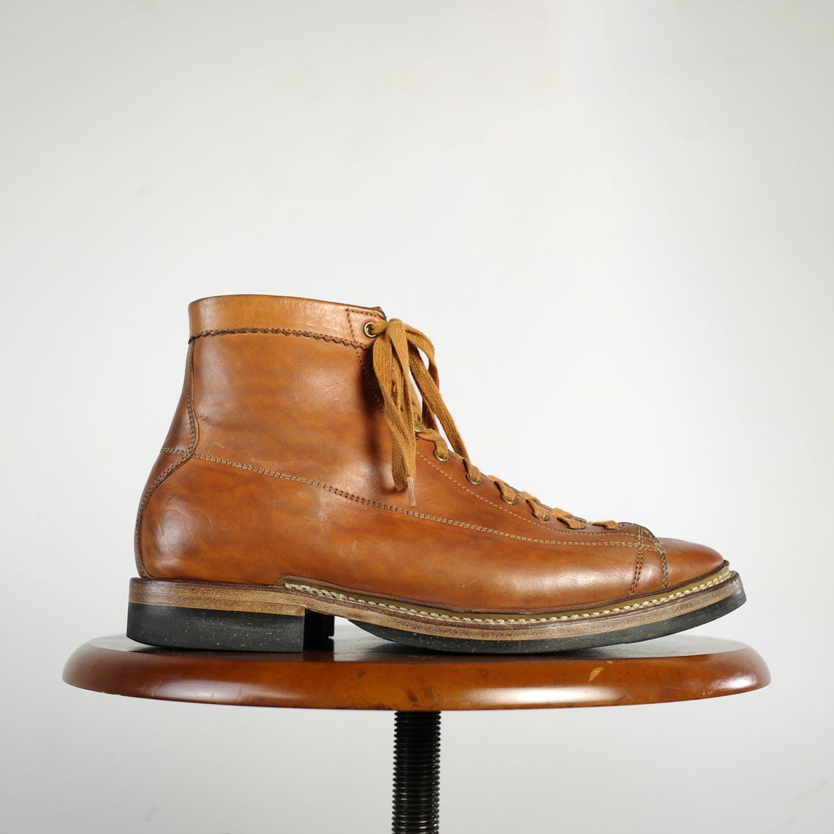 Photo by niku on December 30, 2025 of the Sagara Cordmaster in Maryam Natural Horsebutt.