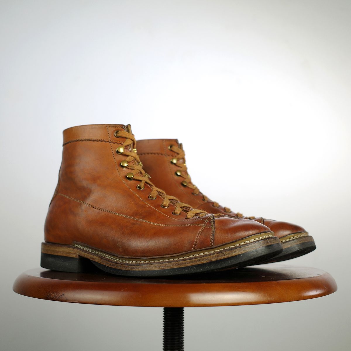 Photo by niku on April 2, 2026 of the Sagara Cordmaster in Maryam Natural Horsebutt.