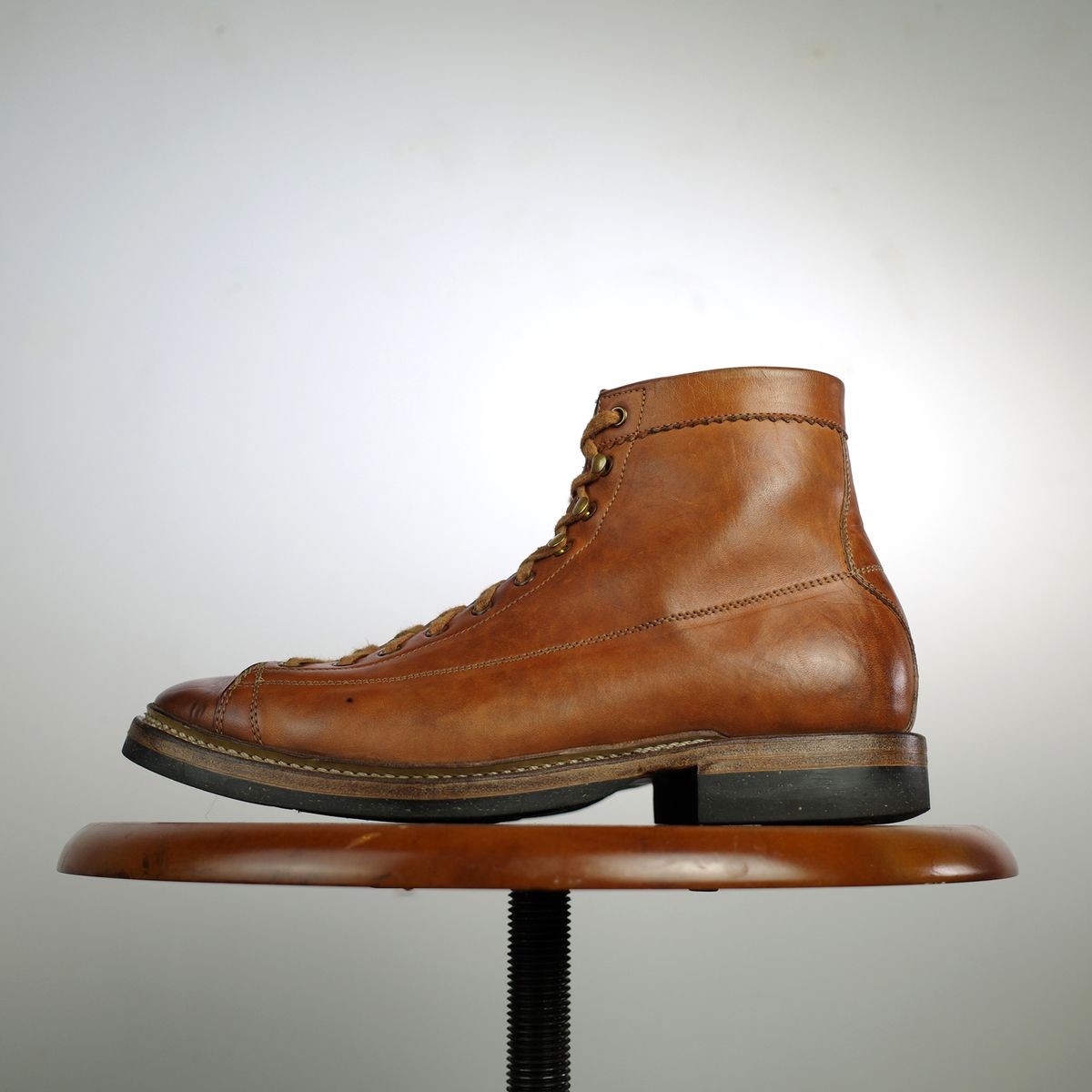 Photo by niku on April 2, 2026 of the Sagara Cordmaster in Maryam Natural Horsebutt.