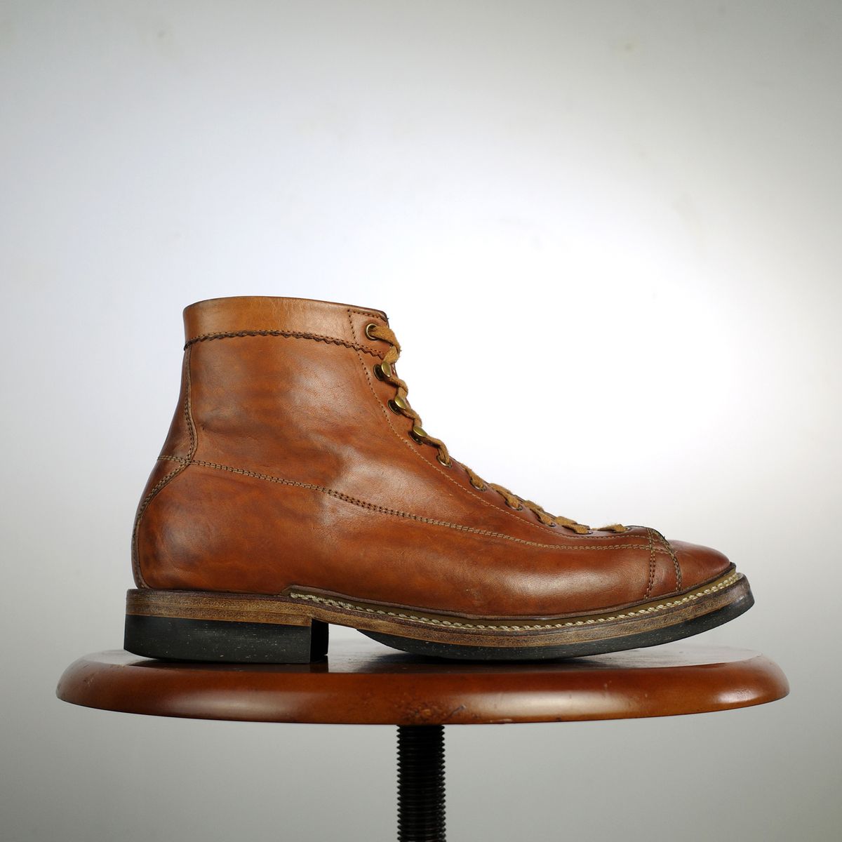 Photo by niku on April 2, 2026 of the Sagara Cordmaster in Maryam Natural Horsebutt.