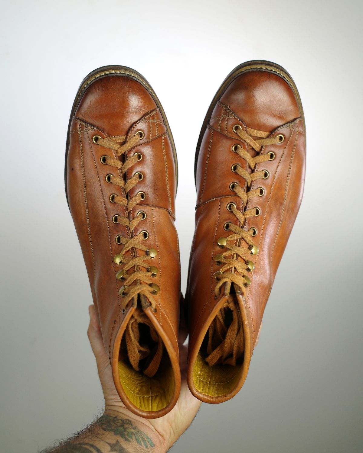 Photo by niku on April 2, 2026 of the Sagara Cordmaster in Maryam Natural Horsebutt.