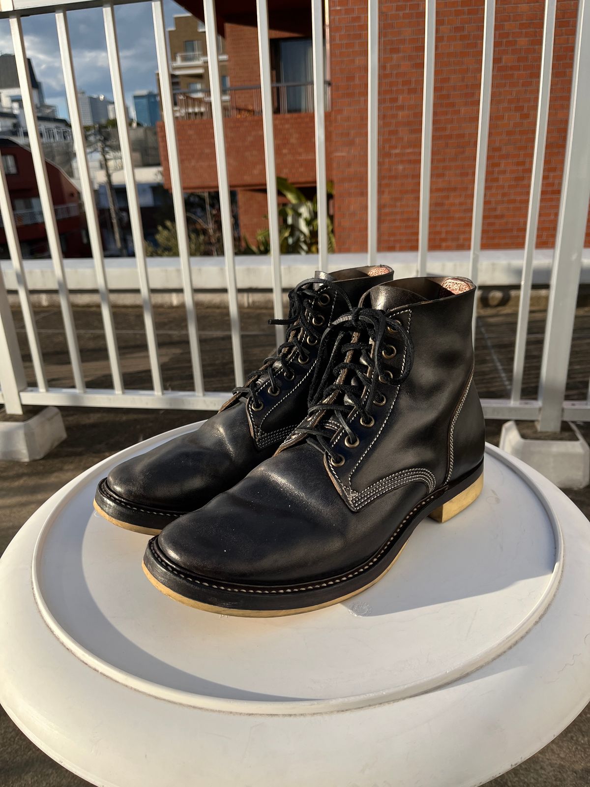 Photo by niku on February 5, 2025 of the Willie's Handmade Boots Boondocker in Maryam Black Horsebutt.