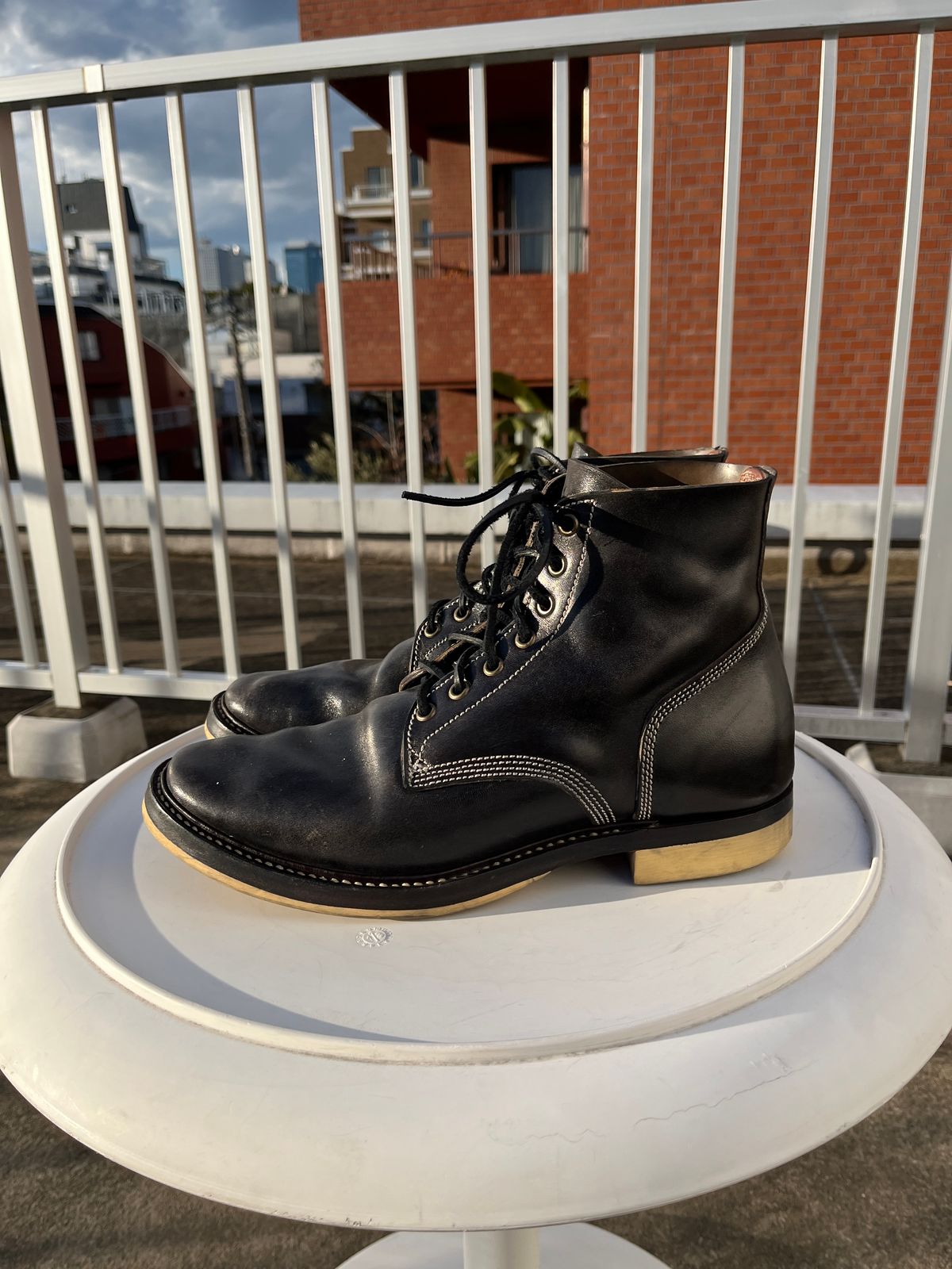 Photo by niku on February 5, 2025 of the Willie's Handmade Boots Boondocker in Maryam Black Horsebutt.