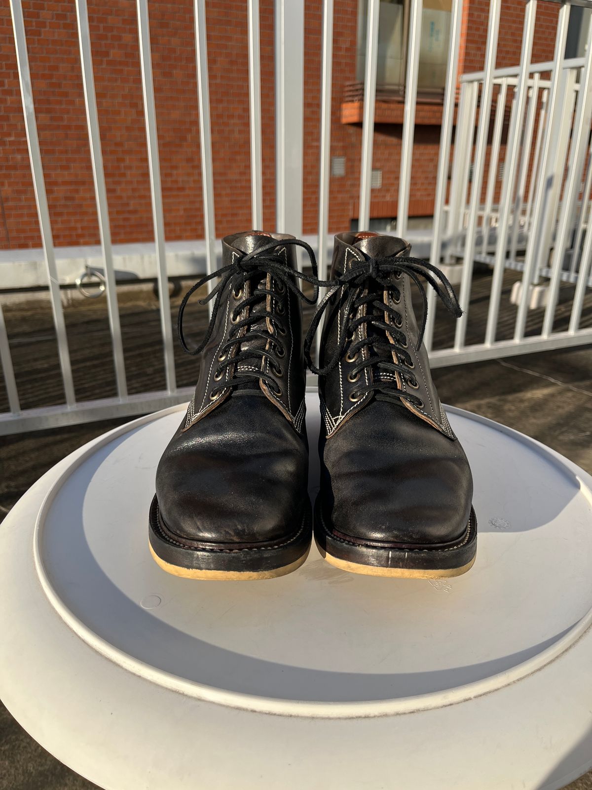 Photo by niku on February 5, 2025 of the Willie's Handmade Boots Boondocker in Maryam Black Horsebutt.