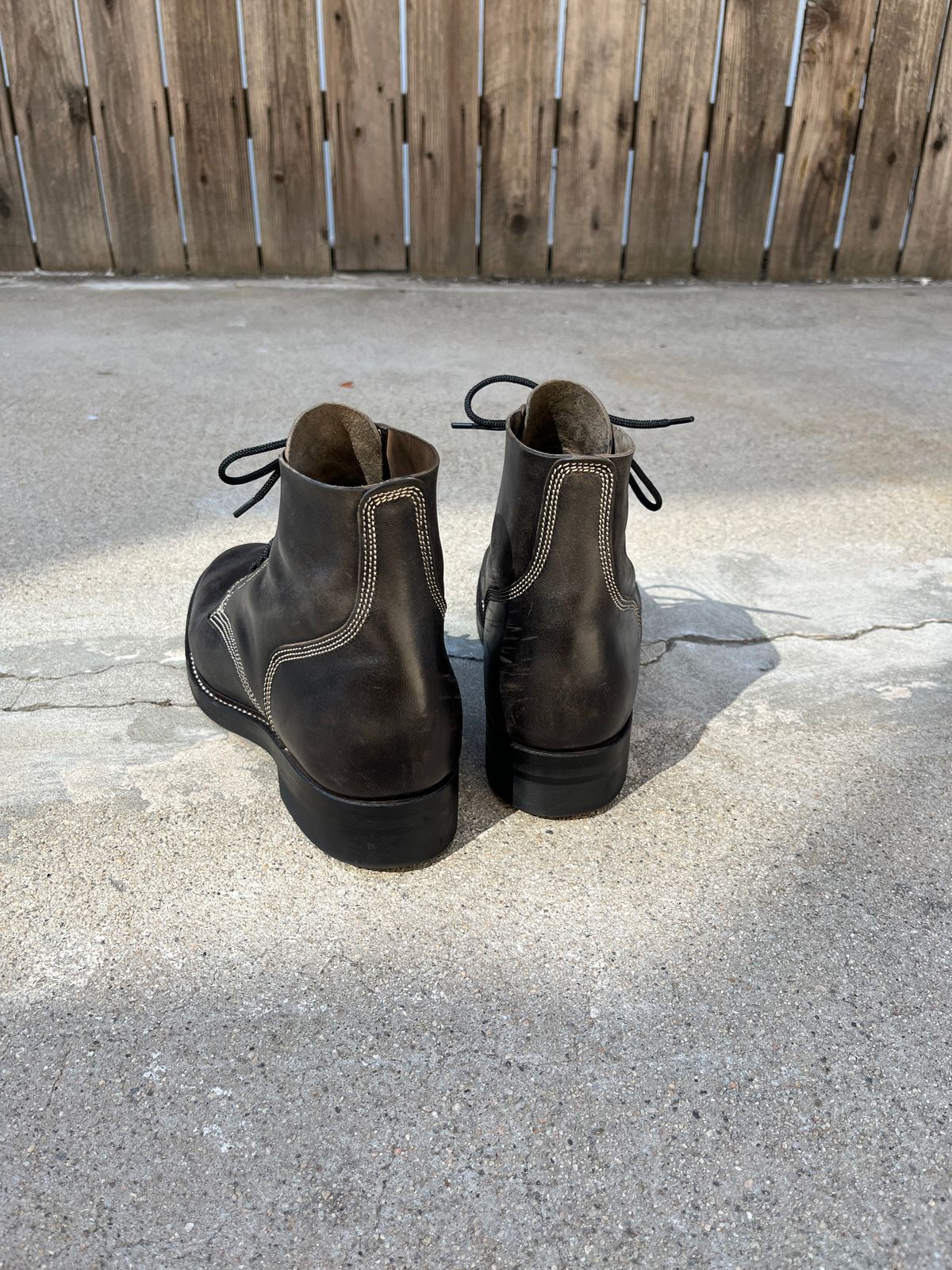 Photo by niku on September 17, 2025 of the Willie's Handmade Boots Boondocker in Maryam Black Horsebutt.