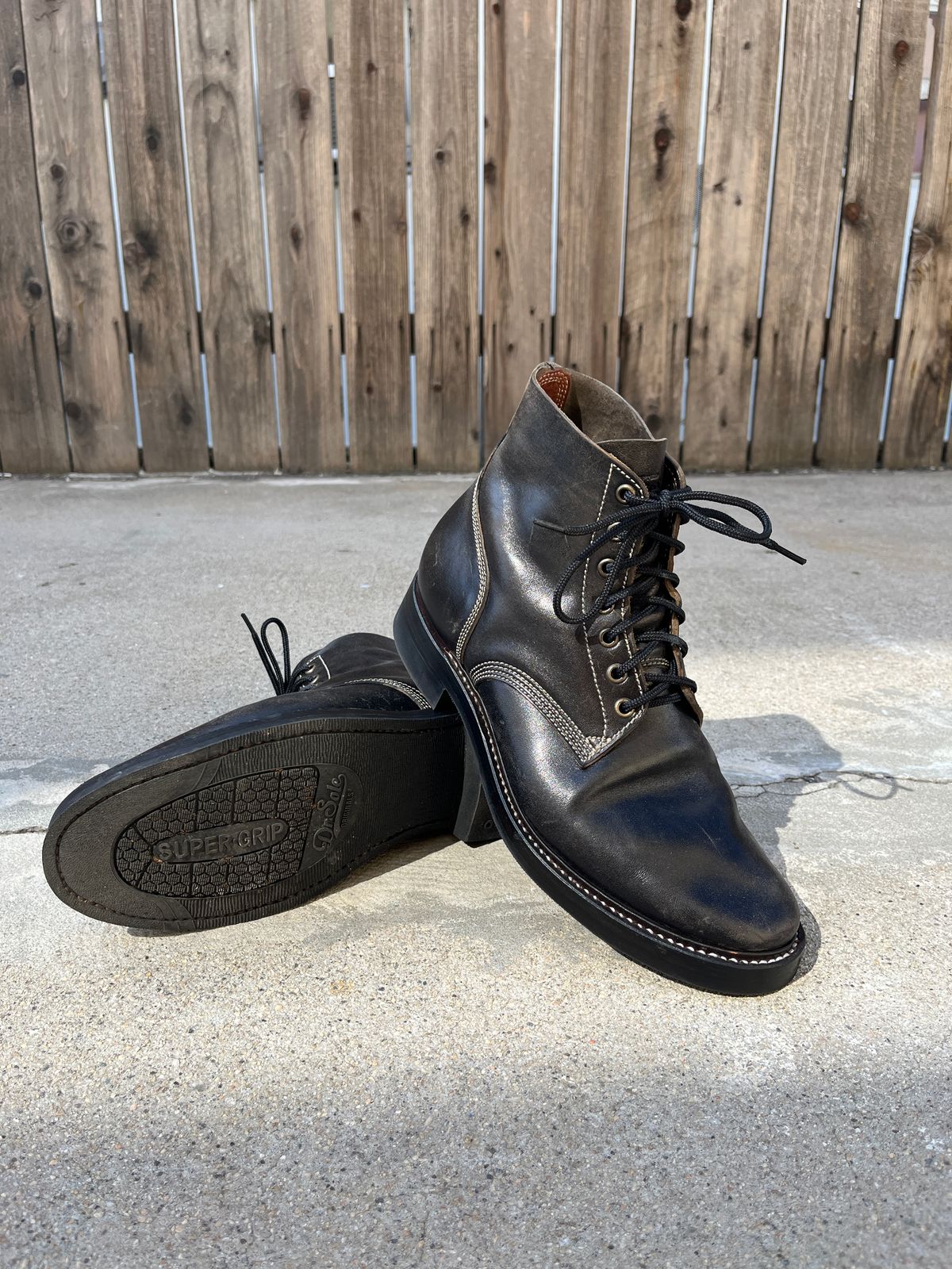 Photo by niku on September 17, 2025 of the Willie's Handmade Boots Boondocker in Maryam Black Horsebutt.