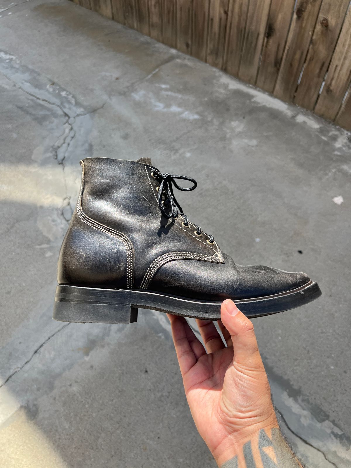 Photo by niku on September 17, 2025 of the Willie's Handmade Boots Boondocker in Maryam Black Horsebutt.