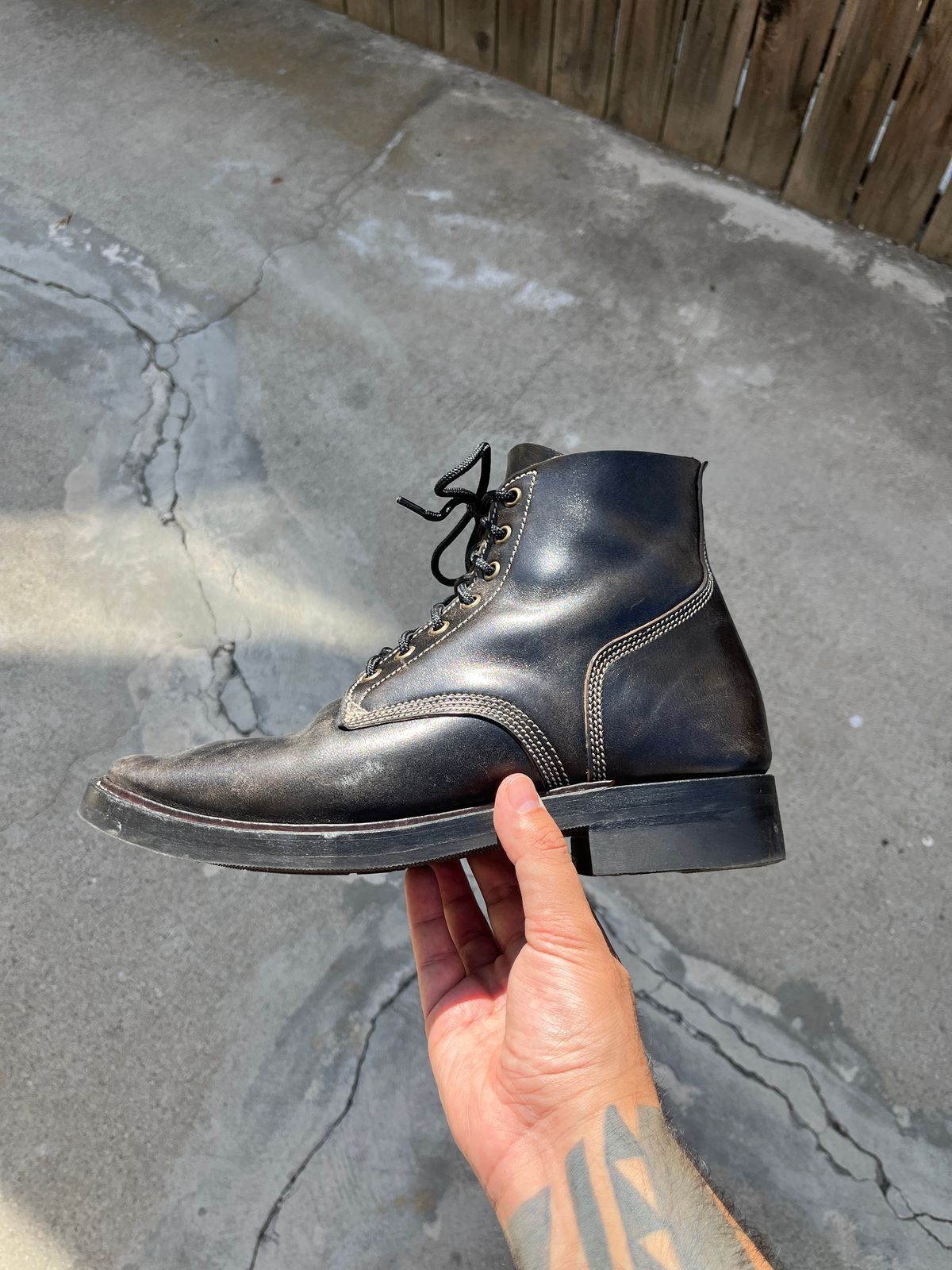 Photo by niku on September 17, 2025 of the Willie's Handmade Boots Boondocker in Maryam Black Horsebutt.