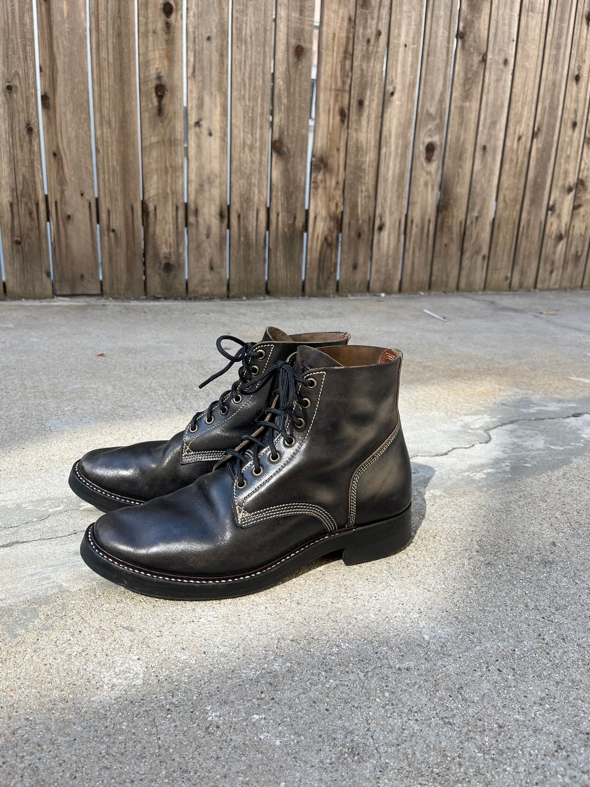 Photo by niku on September 17, 2025 of the Willie's Handmade Boots Boondocker in Maryam Black Horsebutt.