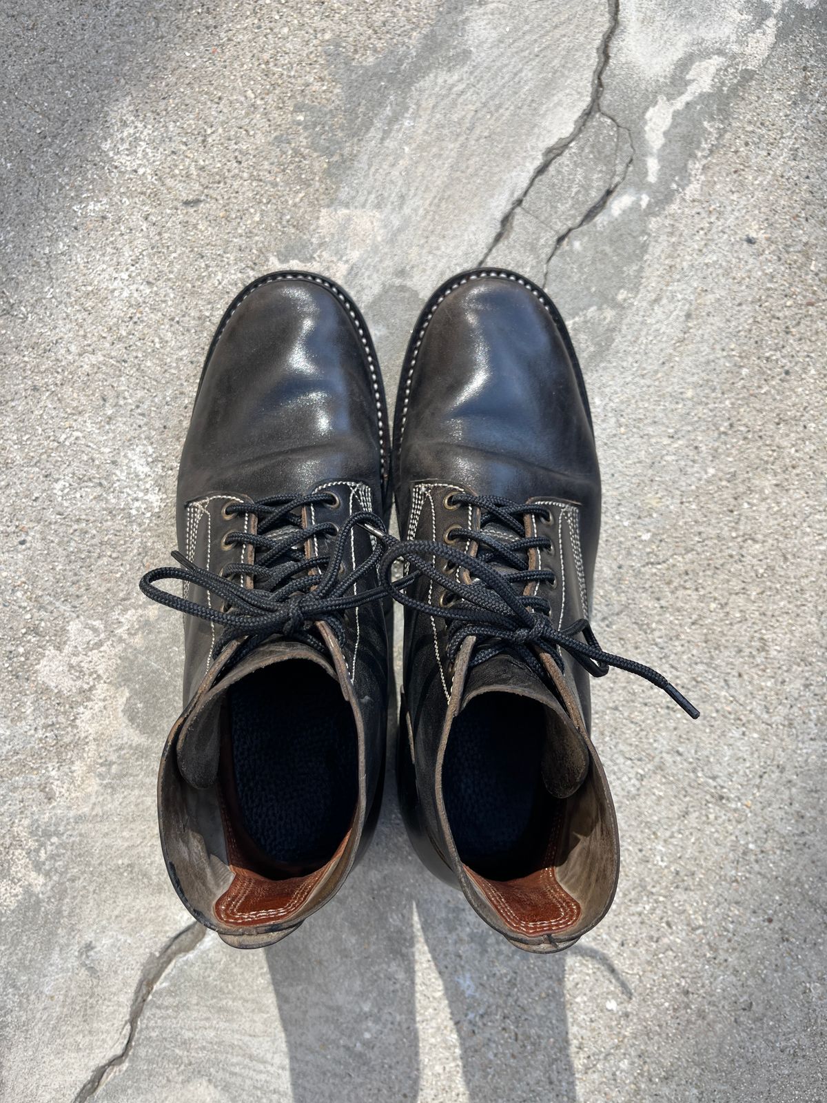 Photo by niku on September 17, 2025 of the Willie's Handmade Boots Boondocker in Maryam Black Horsebutt.