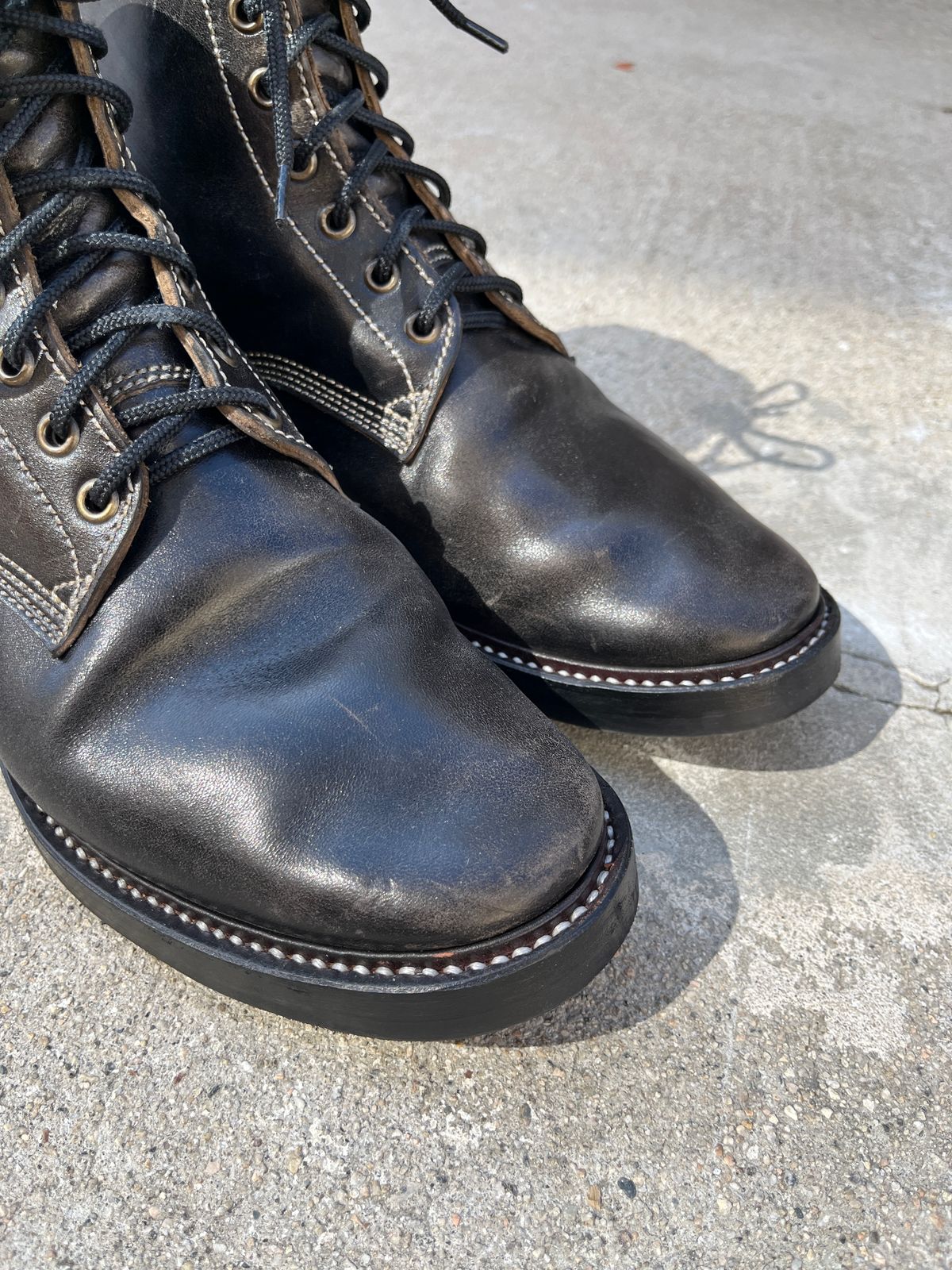 Photo by niku on September 17, 2025 of the Willie's Handmade Boots Boondocker in Maryam Black Horsebutt.