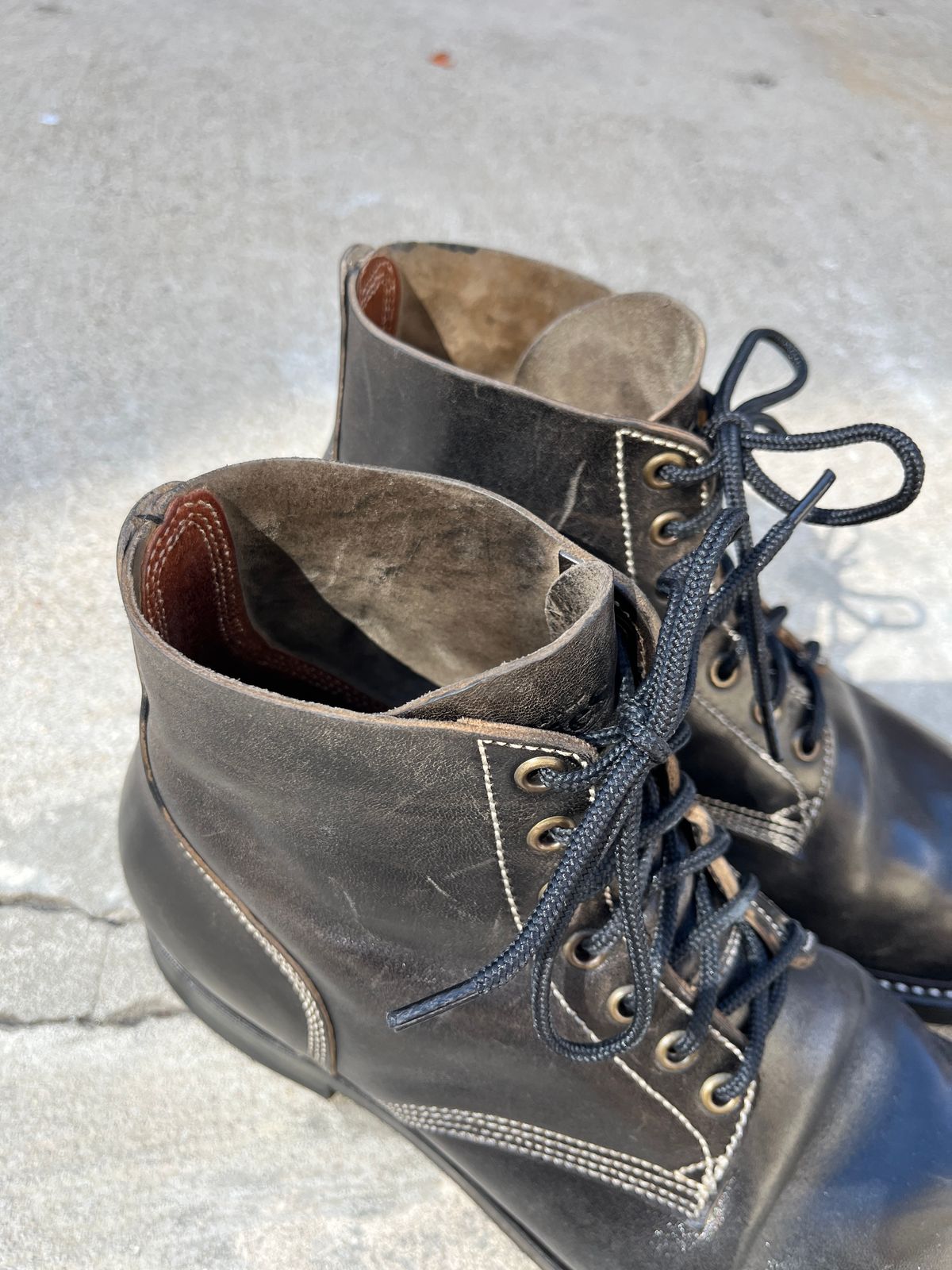 Photo by niku on September 17, 2025 of the Willie's Handmade Boots Boondocker in Maryam Black Horsebutt.