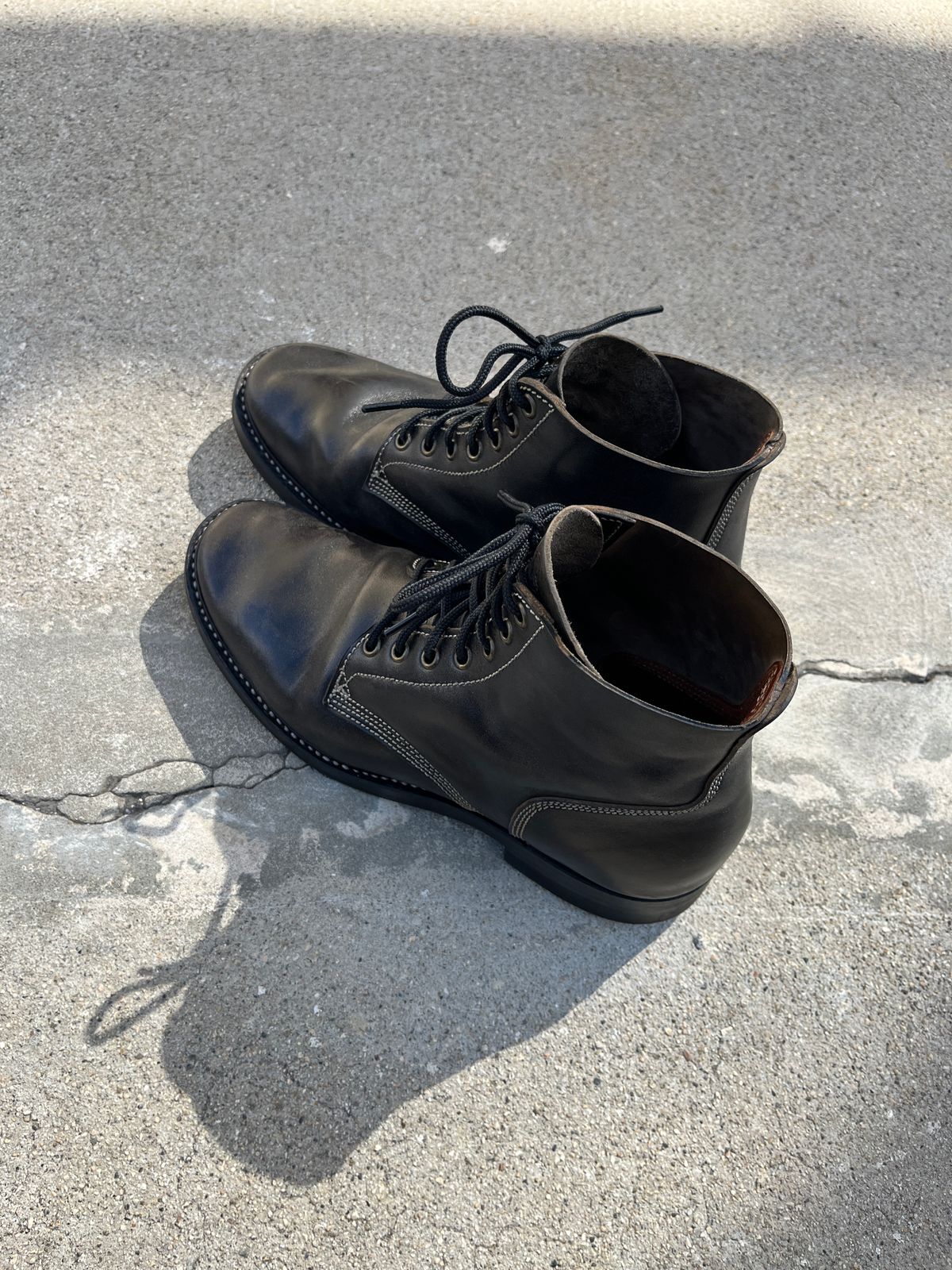Photo by niku on September 17, 2025 of the Willie's Handmade Boots Boondocker in Maryam Black Horsebutt.
