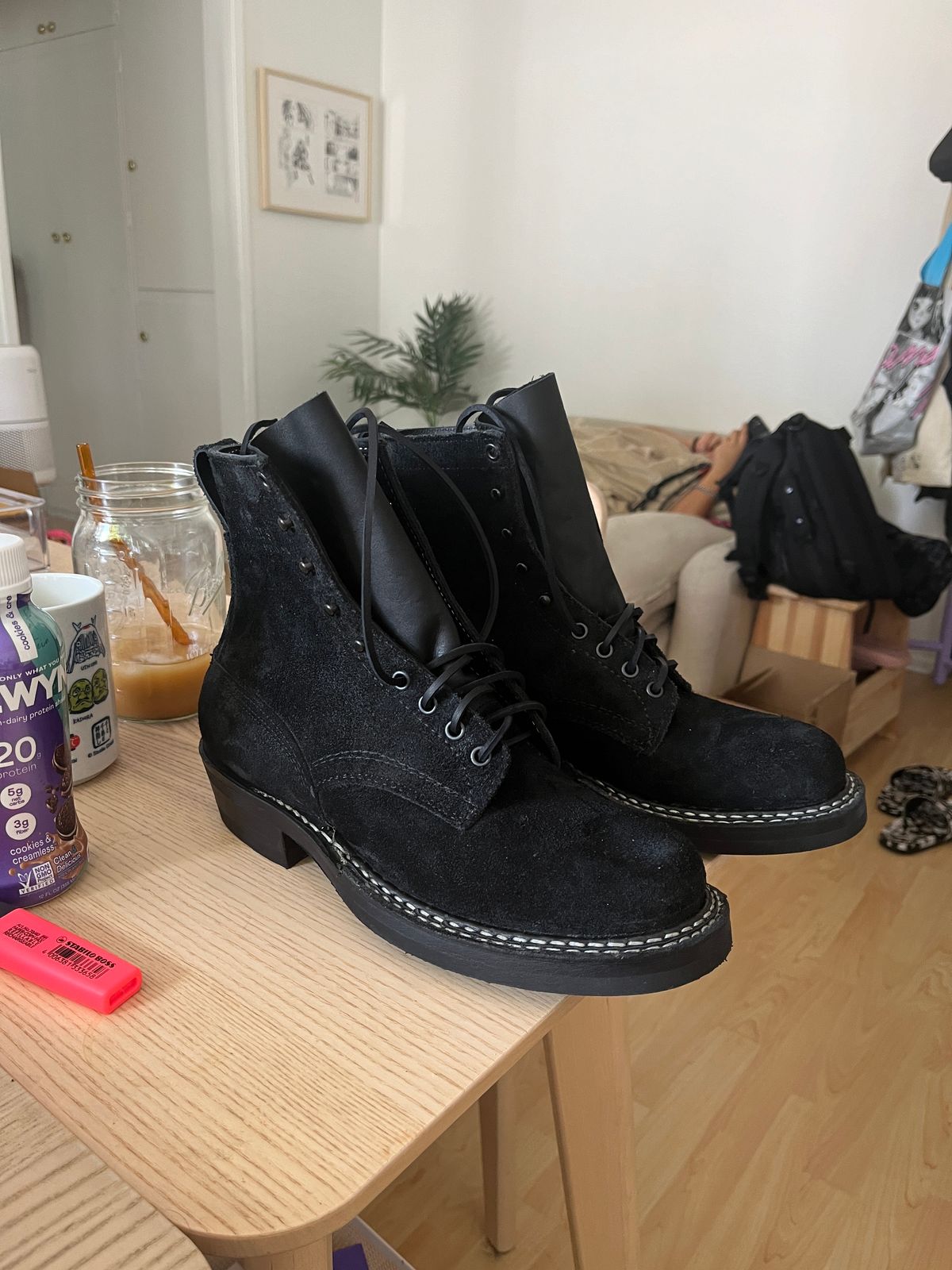 Photo by niku on September 20, 2024 of the White's Farmer/Rancher in Seidel Black Oil Tan Roughout.
