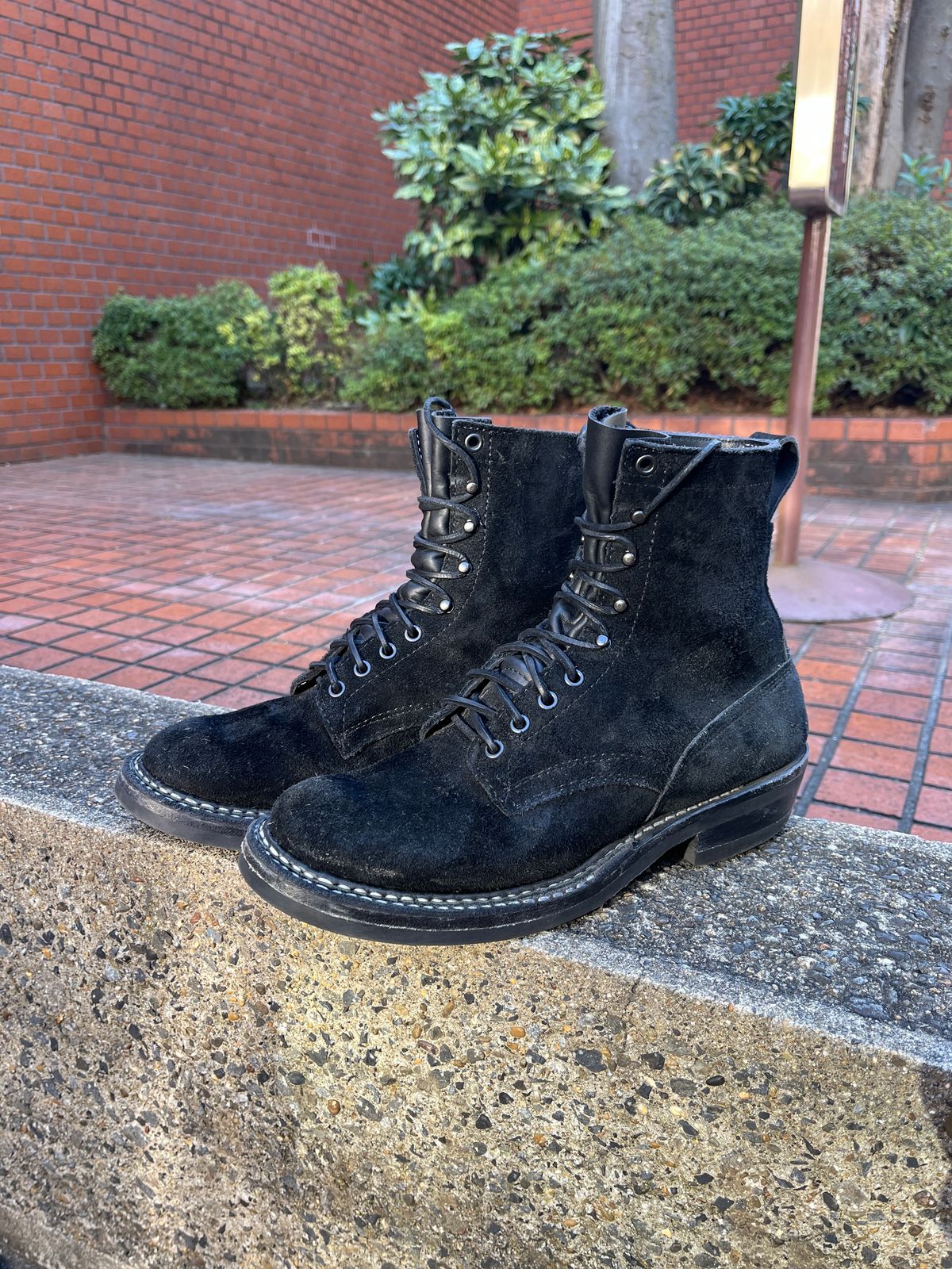 Photo by niku on November 19, 2024 of the White's Farmer/Rancher in Seidel Black Oil Tan Roughout.