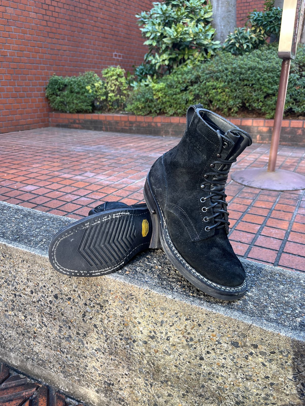 Photo by niku on November 19, 2024 of the White's Farmer/Rancher in Seidel Black Oil Tan Roughout.