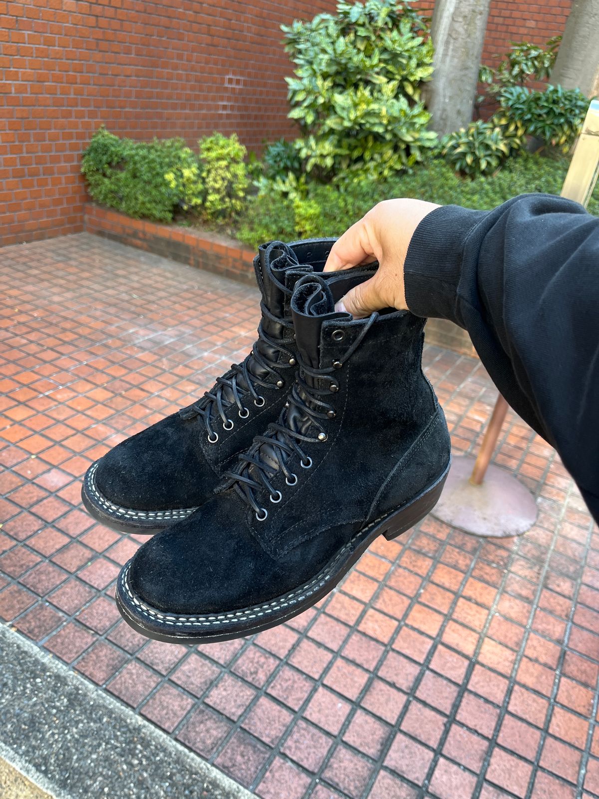 Photo by niku on November 19, 2024 of the White's Farmer/Rancher in Seidel Black Oil Tan Roughout.