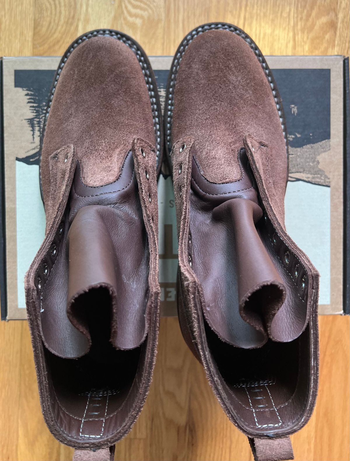 Photo by JPLopez124 on August 28, 2025 of the White's 350 Cruiser in Horween Brown Chromexcel Roughout.