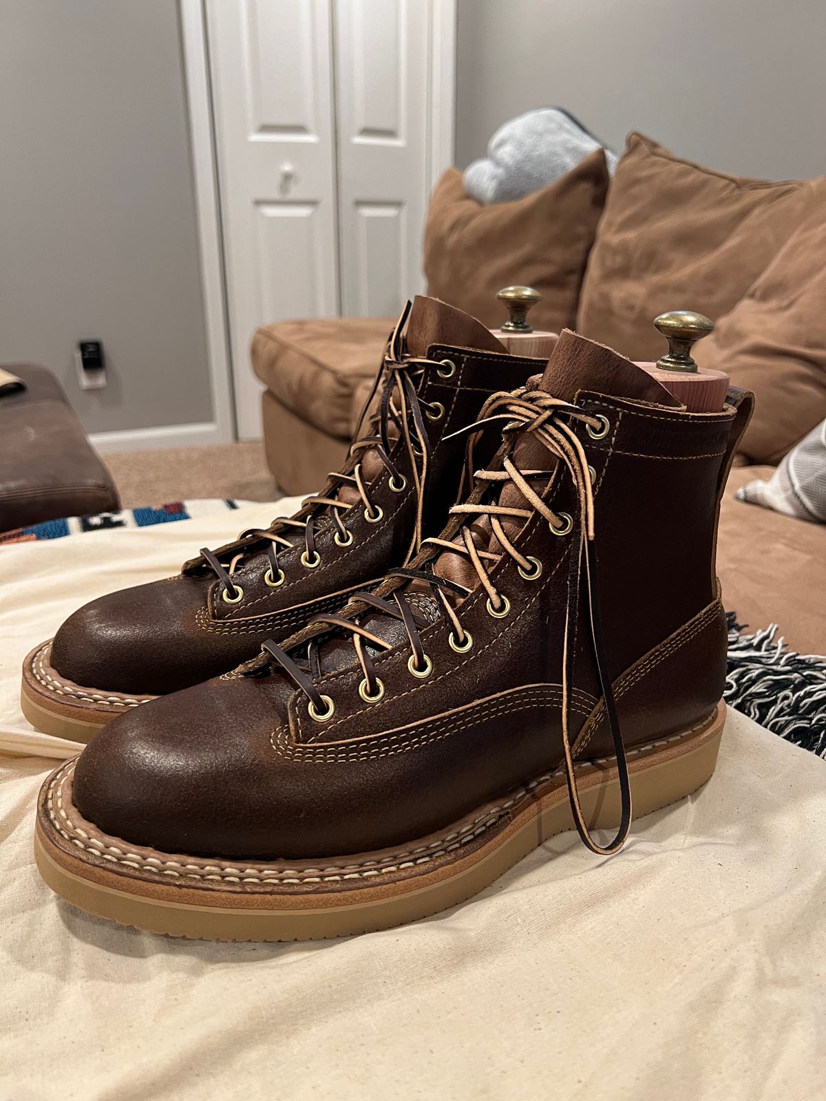 Photo by JPLopez124 on January 14, 2025 of the White's LTT Cutter 350 - Northwest - Vibram 2060 - Horween Cinnamon Waxed Flesh in Horween Cinnamon Waxed Flesh.