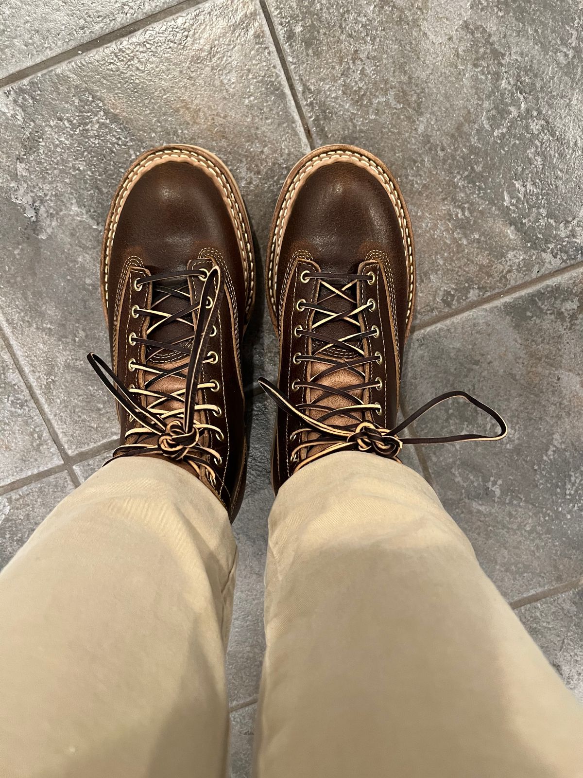 Photo by JPLopez124 on January 14, 2025 of the White's LTT Cutter 350 - Northwest - Vibram 2060 - Horween Cinnamon Waxed Flesh in Horween Cinnamon Waxed Flesh.