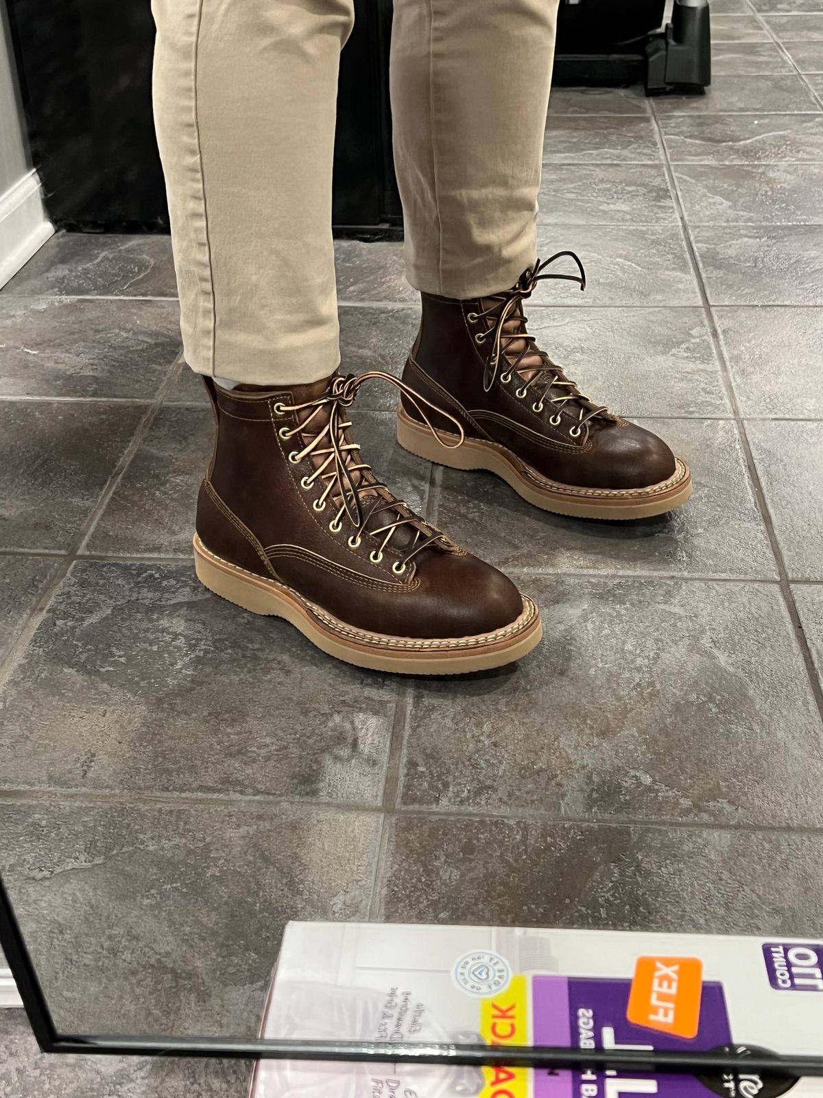 Photo by JPLopez124 on January 14, 2025 of the White's LTT Cutter 350 - Northwest - Vibram 2060 - Horween Cinnamon Waxed Flesh in Horween Cinnamon Waxed Flesh.