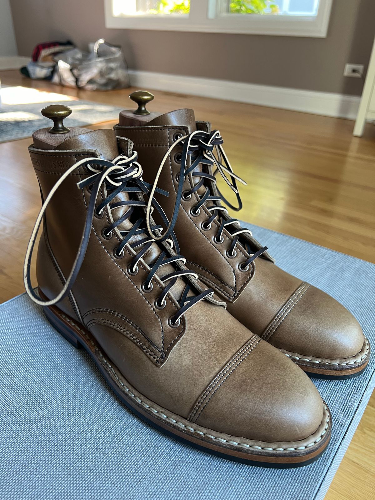 Photo by JPLopez124 on August 27, 2025 of the Whites - Division Road MP-M1 in Horween Natural Chromexcel.