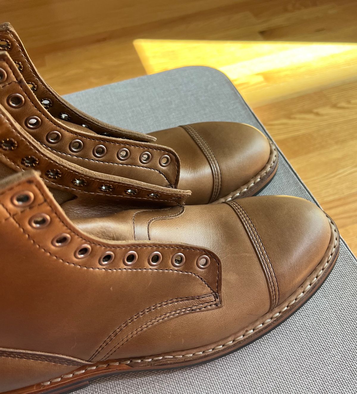 Photo by JPLopez124 on August 26, 2025 of the Whites - Division Road MP-M1 in Horween Natural Chromexcel.