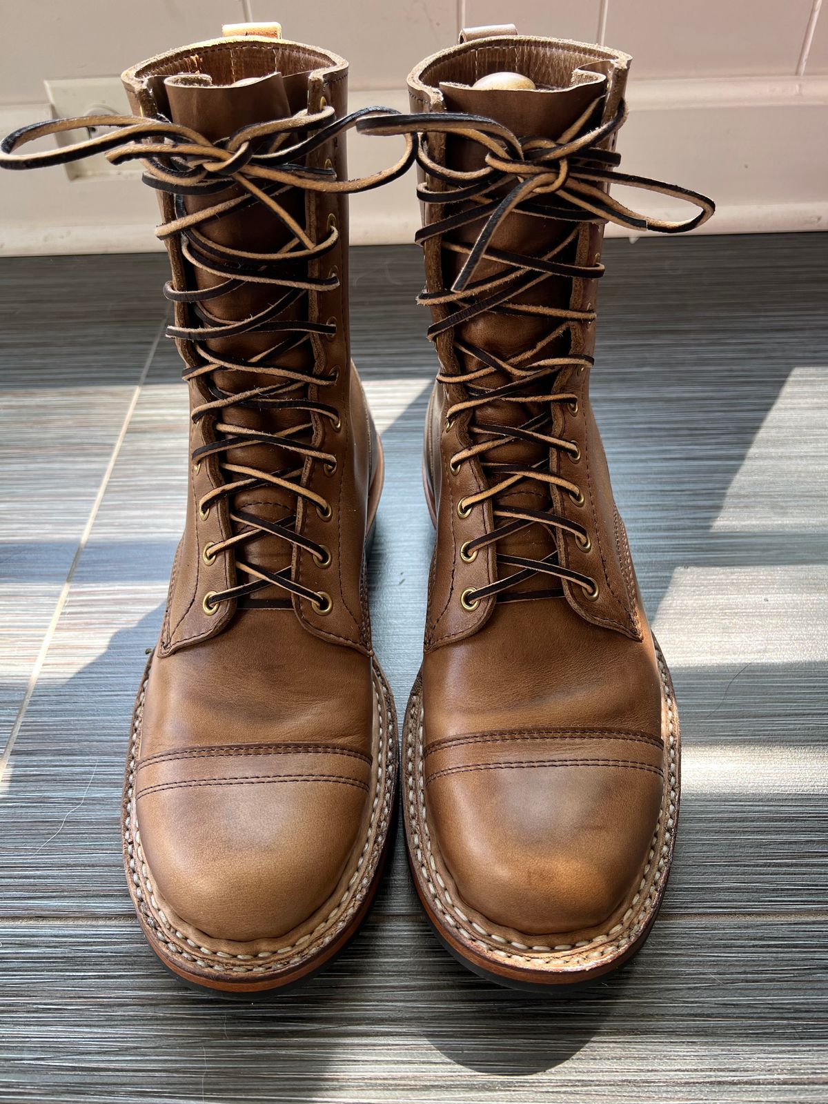 Photo by JPLopez124 on May 14, 2025 of the White's 350 Cruiser in Horween Natural Chromexcel.