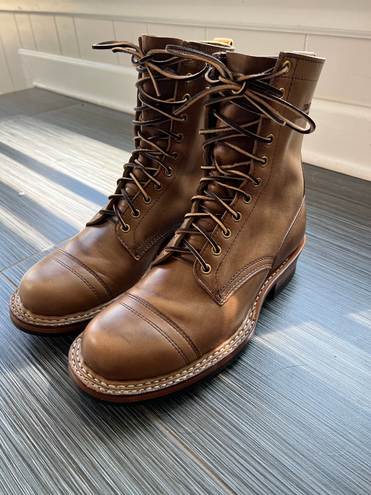 Photo by JPLopez124 on May 14, 2025 of the White's 350 Cruiser in Horween Natural Chromexcel.