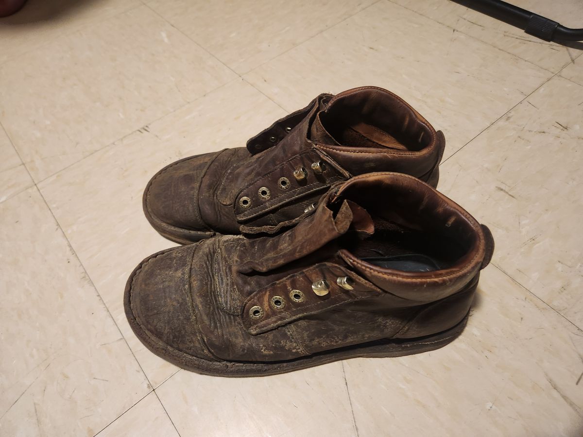 Photo by Amess923 on April 10, 2024 of the Jim Green African Ranger Barefoot Boot in Fudge Crazy Horse.