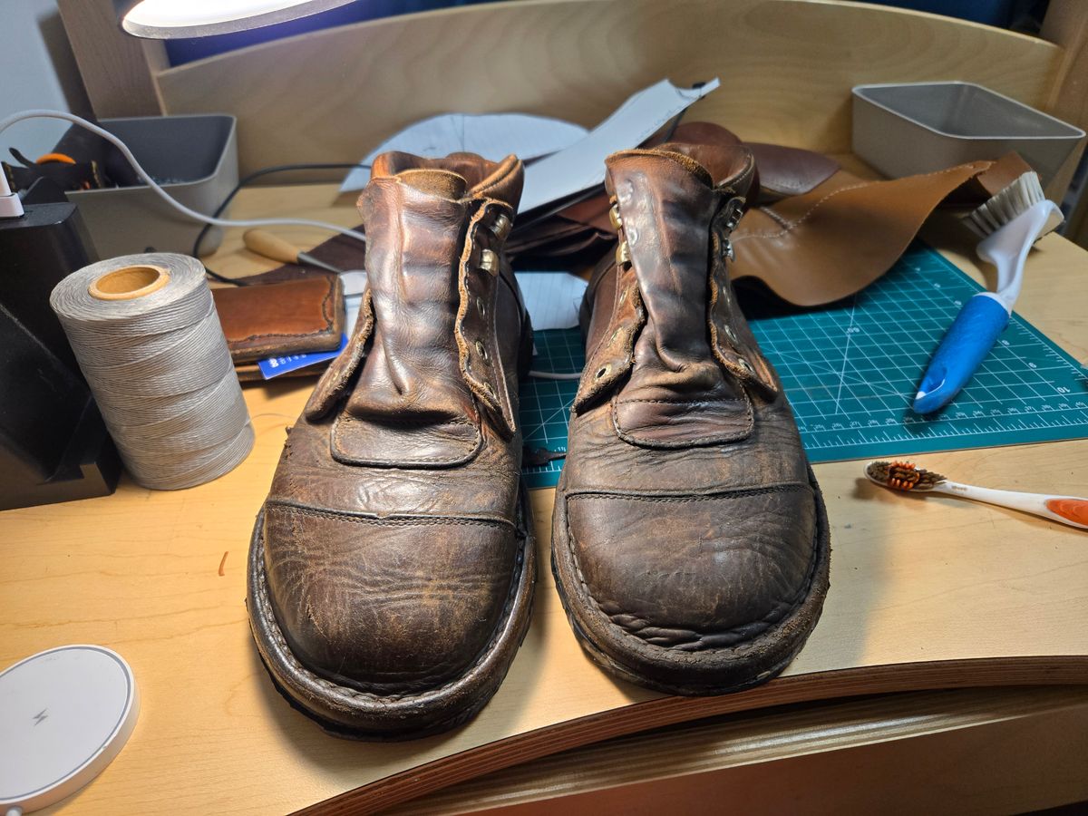 Photo by Amess923 on January 24, 2025 of the Jim Green African Ranger Barefoot Boot in Fudge Crazy Horse.
