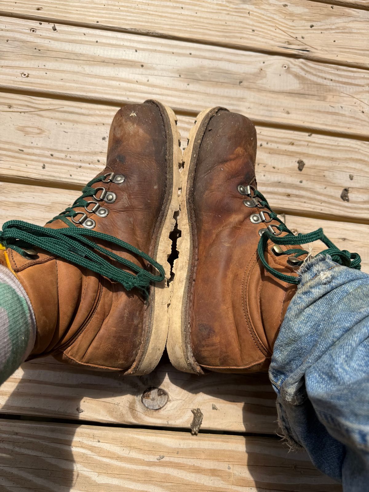 Photo by Amess923 on June 26, 2026 of the Jim Green Razorback Composite Toe in Fudge Crazy Horse.