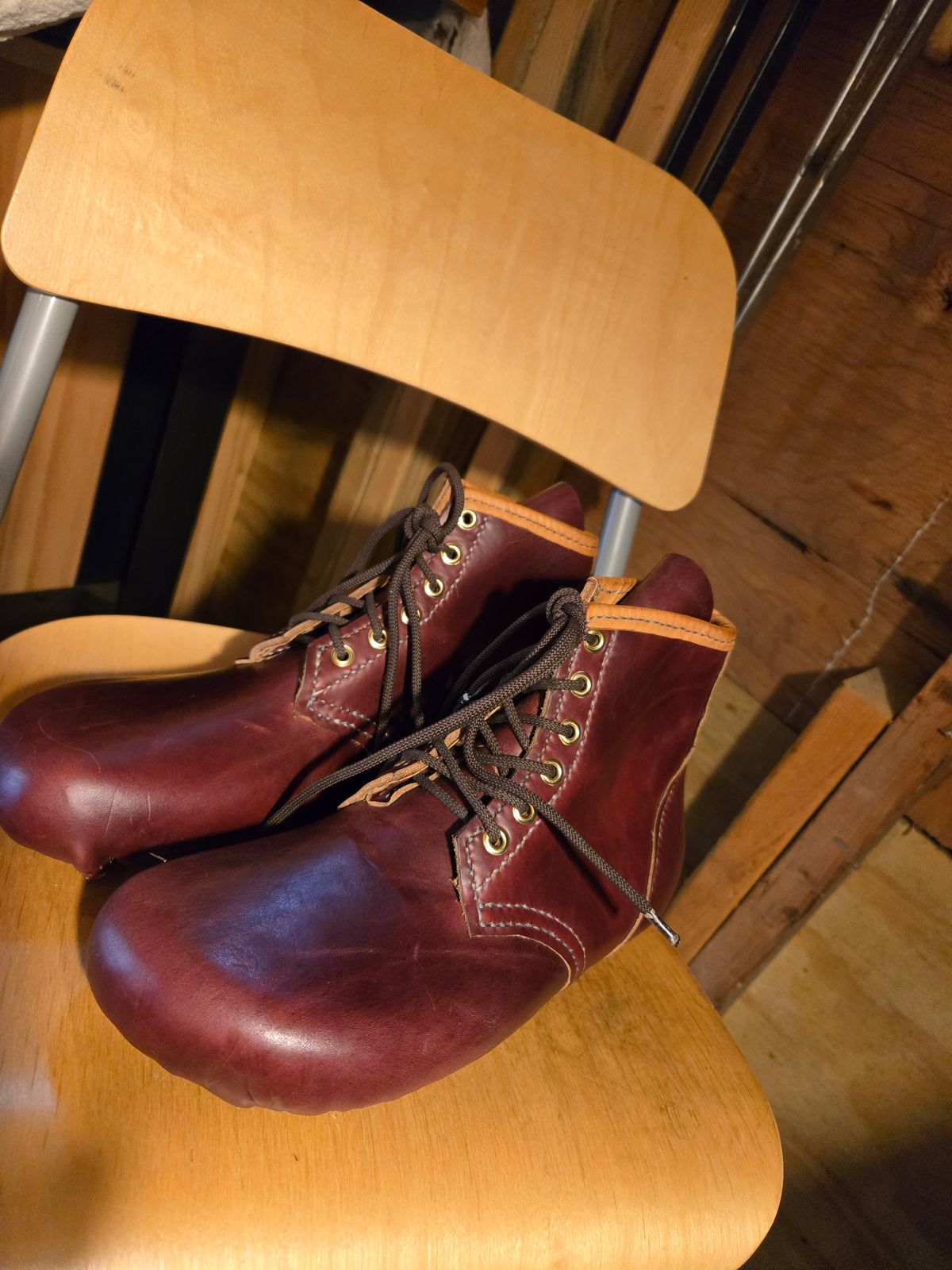 Photo by Amess923 on May 15, 2025 of the Self-Made Barefoot Boot in Horween Burgundy Chromexcel.